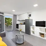 In Tiny House In Krk Center 아파트 크르크