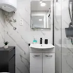 In Tiny House In Krk Center 아파트