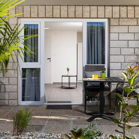 In Tiny House In Krk Center 아파트 *