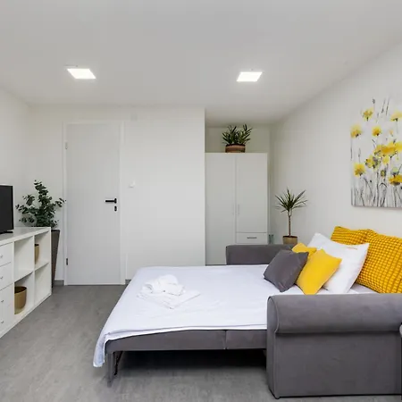 아파트 In Tiny House In Krk Center 크르크